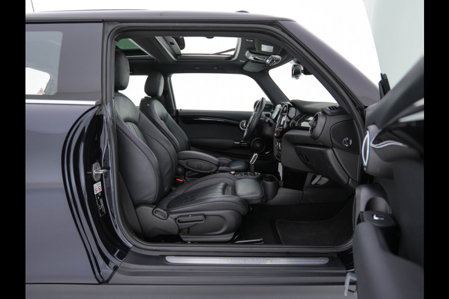 MINI Mini Electric Yours 33 kWh [ 3-Fase ] { SOH 100% } (INCL-BTW ) Aut.* HEATPUMP | PANO | LEATHER | DIGI-COCKPIT | HEAD-UP | FULL-LED | NAVI-FULLMAP | HEATED-SPORTSEATS | DAB | CRUISE | HARMAN/KARDON | CAMERA | KEYLESS | AMBIENTLIGHT | 17"ALU*