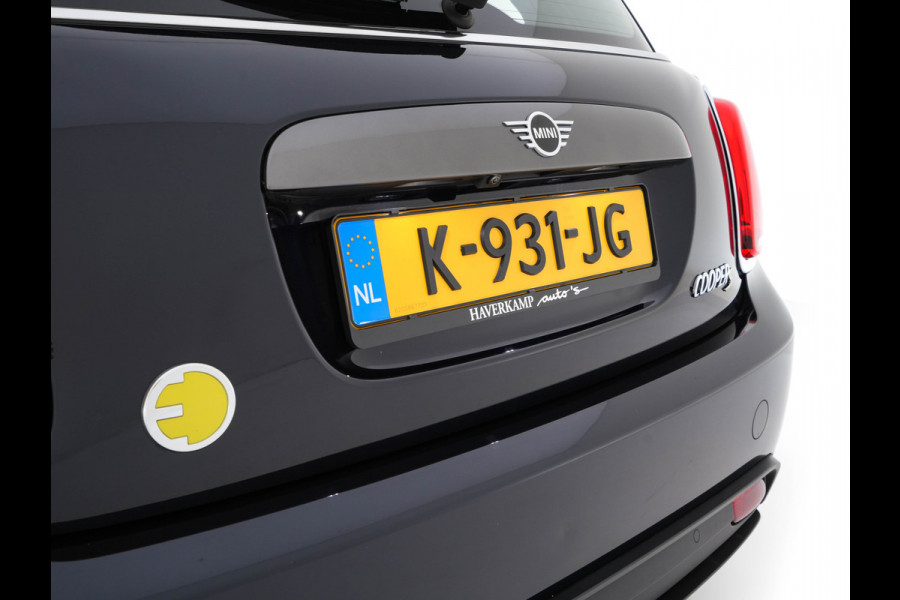 MINI Mini Electric Yours 33 kWh [ 3-Fase ] { SOH 100% } (INCL-BTW ) Aut.* HEATPUMP | PANO | LEATHER | DIGI-COCKPIT | HEAD-UP | FULL-LED | NAVI-FULLMAP | HEATED-SPORTSEATS | DAB | CRUISE | HARMAN/KARDON | CAMERA | KEYLESS | AMBIENTLIGHT | 17"ALU*