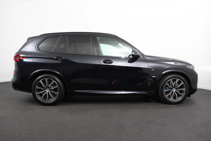 BMW X5 xDrive50e PHEV M-Sport Pro Launch Edition BMW X5 xDrive50e M-Sport Pro Launch Edition | Travel Pack | Innovation Pack | Comfort pack | Driving assistant pro | Trekhaak | Extra Getint Glas | M-Sport Pro