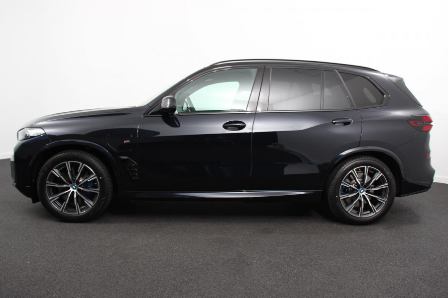 BMW X5 xDrive50e PHEV M-Sport Pro Launch Edition BMW X5 xDrive50e M-Sport Pro Launch Edition | Travel Pack | Innovation Pack | Comfort pack | Driving assistant pro | Trekhaak | Extra Getint Glas | M-Sport Pro