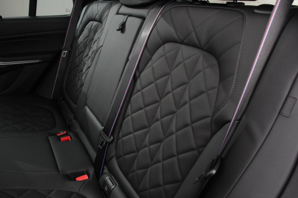 BMW X5 xDrive50e PHEV M-Sport Pro Launch Edition BMW X5 xDrive50e M-Sport Pro Launch Edition | Travel Pack | Innovation Pack | Comfort pack | Driving assistant pro | Trekhaak | Extra Getint Glas | M-Sport Pro