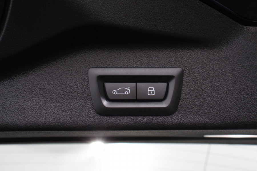 BMW X5 xDrive50e PHEV M-Sport Pro Launch Edition BMW X5 xDrive50e M-Sport Pro Launch Edition | Travel Pack | Innovation Pack | Comfort pack | Driving assistant pro | Trekhaak | Extra Getint Glas | M-Sport Pro