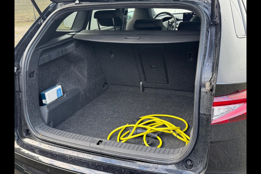 Škoda ENYAQ iV SPORTLINE PANORAMADAK STOELVERWARMING WARMTEPOMP NAP 1 EIGENAAR CARPLAY