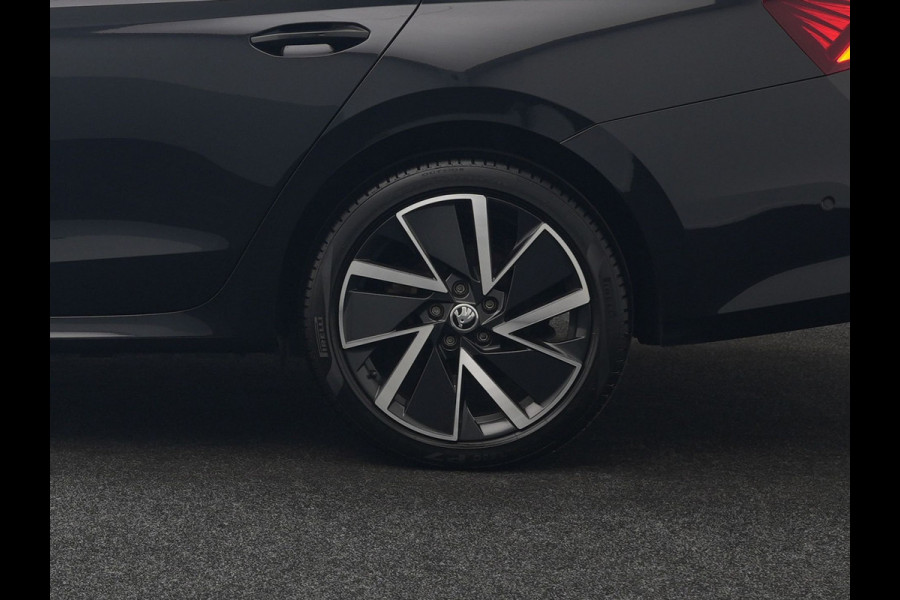 Škoda Octavia Combi 1.4 TSI iV Business Edition Plus 205pk Dealer O.H. PHEV | Panodak | Adaptive Cruise | Head Up | Camera | Canton Audio | RS Sportstoelen Memory & Verwarmd | Sfeerverlichting | Apple Carplay | Keyless | Blis | Virtual | Navigatie | DAB |
