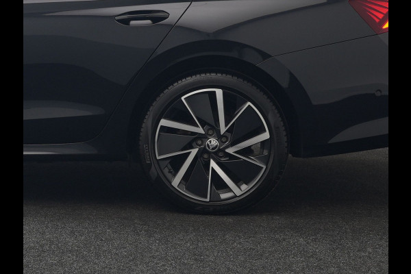 Škoda Octavia Combi 1.4 TSI iV Business Edition Plus 205pk Dealer O.H. PHEV | Panodak | Adaptive Cruise | Head Up | Camera | Canton Audio | RS Sportstoelen Memory & Verwarmd | Sfeerverlichting | Apple Carplay | Keyless | Blis | Virtual | Navigatie | DAB |