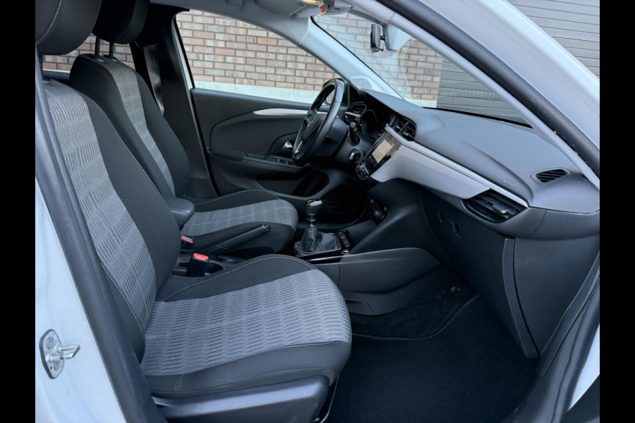 Opel Corsa 1.2 Turbo / 101 PK / Navigatie + Camera / ALL-Season / Park-Pilot / Donker Getinte Ramen / 1e Eigenaar / NED-Corsa