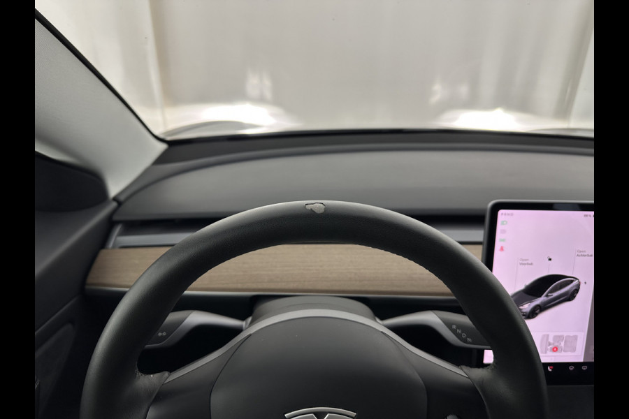 Tesla Model 3 Long Range AWD 75 kWh [ 3-Fase ] {SOH-87%} (INCL-BTW) Aut. *PANO | AUTO-PILOT | LEATHER | KEYLESS | FULL-LED | MEMORY-PACK | TOP-VIEW | DAB | CARPLAY | DIGI-COCKPIT | LANE-ASSIST | COMFORT-SEATS | 18"ALU*