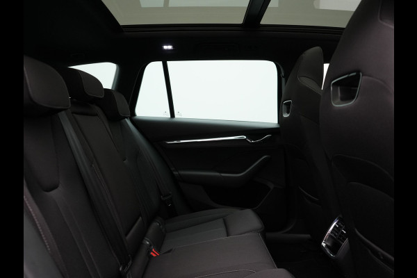 Škoda Octavia Combi 1.4 TSI iV Business Edition Plus 205pk Dealer O.H. PHEV | Panodak | Adaptive Cruise | Head Up | Camera | Canton Audio | RS Sportstoelen Memory & Verwarmd | Sfeerverlichting | Apple Carplay | Keyless | Blis | Virtual | Navigatie | DAB |
