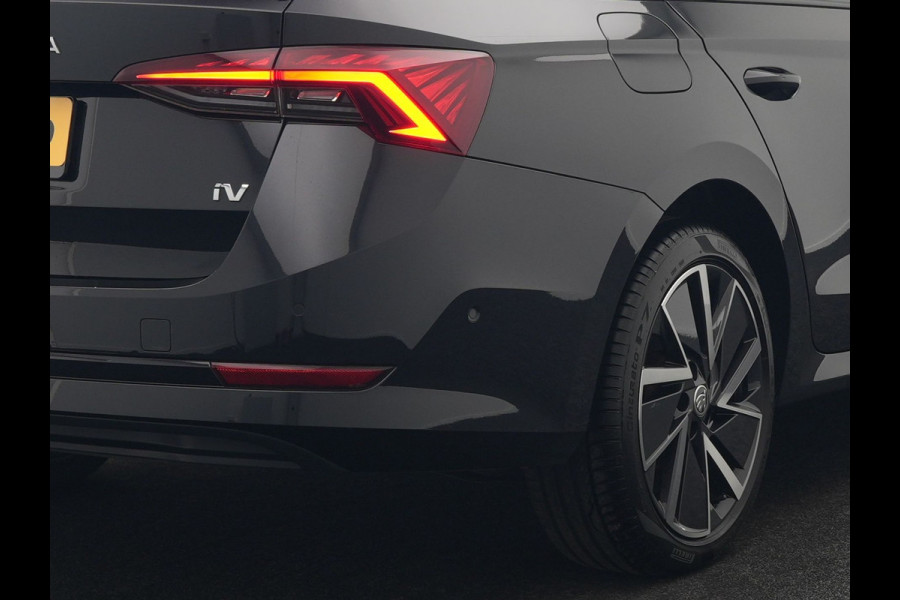 Škoda Octavia Combi 1.4 TSI iV Business Edition Plus 205pk Dealer O.H. PHEV | Panodak | Adaptive Cruise | Head Up | Camera | Canton Audio | RS Sportstoelen Memory & Verwarmd | Sfeerverlichting | Apple Carplay | Keyless | Blis | Virtual | Navigatie | DAB |