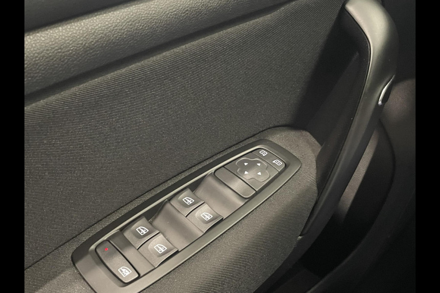 Renault Mégane Estate 1.3 TCe Aut. Limited Airco ECC Navi Carplay Trekhaak PDC Cruise Control Full LED