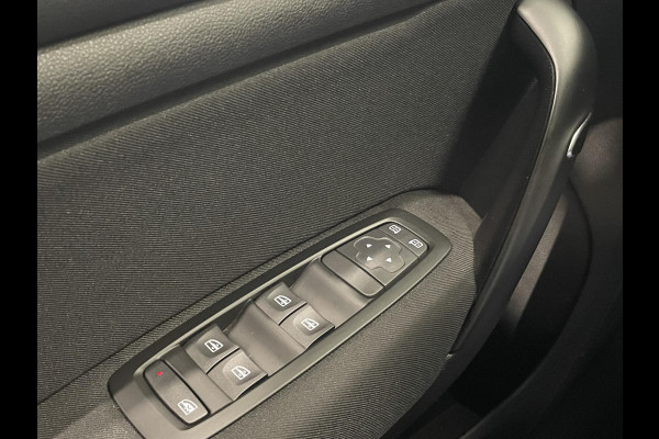 Renault Mégane Estate 1.3 TCe Aut. Limited Airco ECC Navi Carplay Trekhaak PDC Cruise Control Full LED