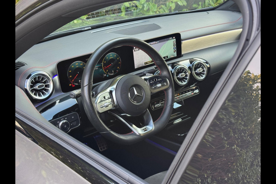 Mercedes-Benz CLA-Klasse 200 AMG AMBIANCE VERLICHTING STOELVERWARMING NAP EERSTE EIGENAAR
