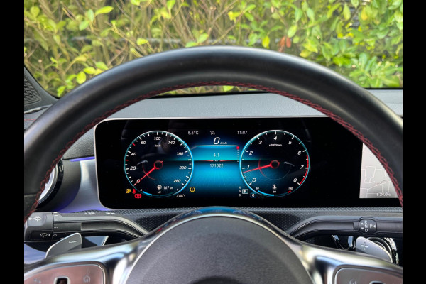 Mercedes-Benz CLA-Klasse 200 AMG AMBIANCE VERLICHTING STOELVERWARMING NAP EERSTE EIGENAAR