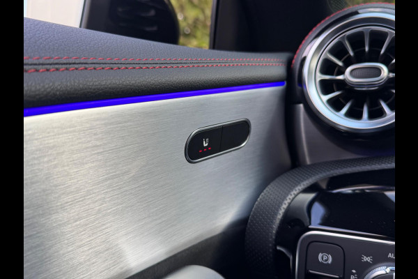 Mercedes-Benz CLA-Klasse 200 AMG AMBIANCE VERLICHTING STOELVERWARMING NAP EERSTE EIGENAAR
