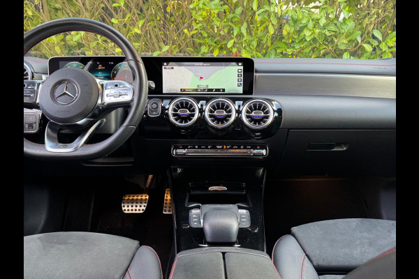 Mercedes-Benz CLA-Klasse 200 AMG AMBIANCE VERLICHTING STOELVERWARMING NAP EERSTE EIGENAAR