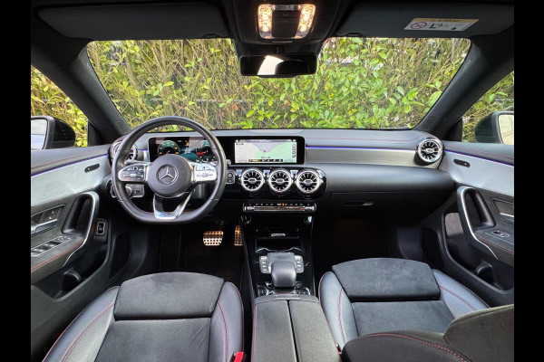 Mercedes-Benz CLA-Klasse 200 AMG AMBIANCE VERLICHTING STOELVERWARMING NAP EERSTE EIGENAAR