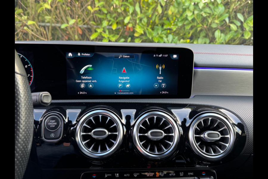 Mercedes-Benz CLA-Klasse 200 AMG AMBIANCE VERLICHTING STOELVERWARMING NAP EERSTE EIGENAAR