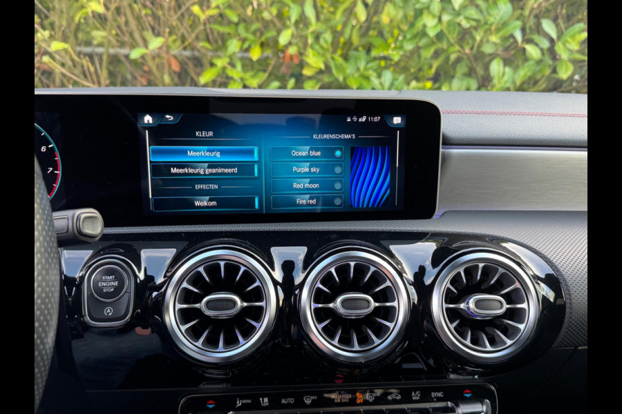 Mercedes-Benz CLA-Klasse 200 AMG AMBIANCE VERLICHTING STOELVERWARMING NAP EERSTE EIGENAAR