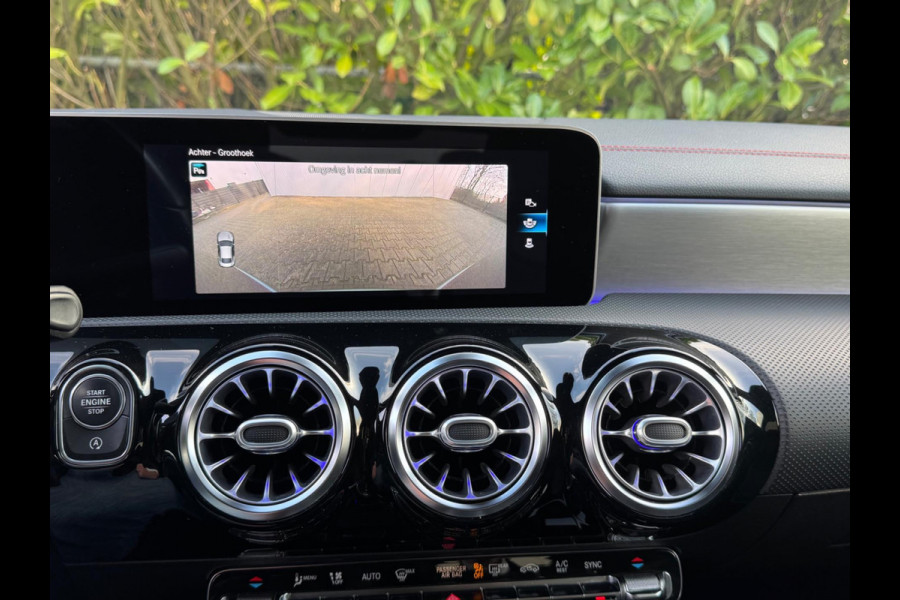 Mercedes-Benz CLA-Klasse 200 AMG AMBIANCE VERLICHTING STOELVERWARMING NAP EERSTE EIGENAAR