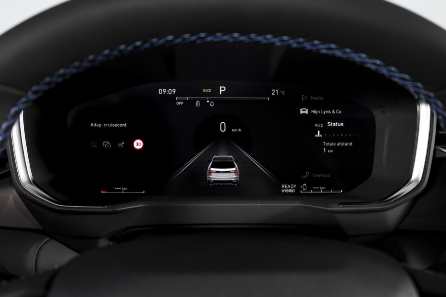 Lynk & Co 01 1.5 PHEV 261PK MY24 | Blackpakket | Donkere hemel | 7.4 kWh Boordlader | Stoel-+Stuurverw. | 360 Camera | S/K-panodak | Adapt. Cruise | Memory | Elek. klep | LM 20" | 1230