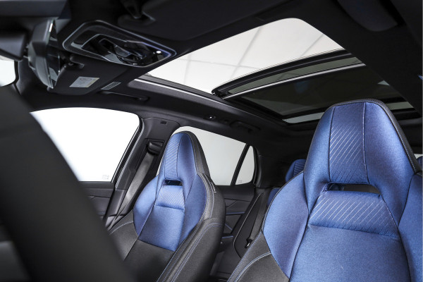 Lynk & Co 01 1.5 PHEV 261PK MY24 | Blackpakket | Donkere hemel | 7.4 kWh Boordlader | Stoel-+Stuurverw. | 360 Camera | S/K-panodak | Adapt. Cruise | Memory | Elek. klep | LM 20" | 1230