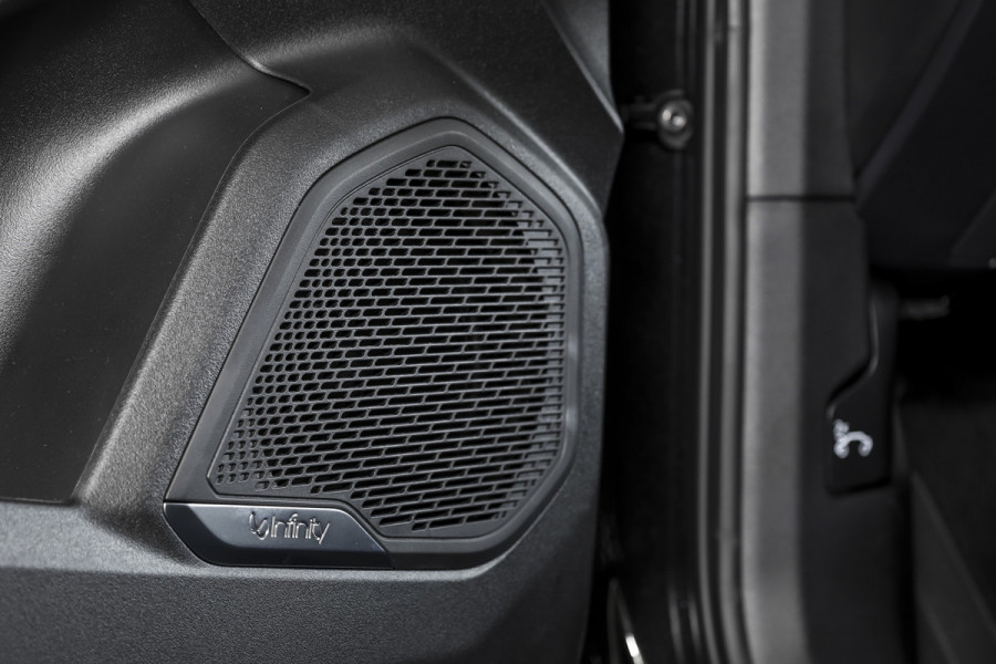 Lynk & Co 01 1.5 PHEV 261PK MY24 | Blackpakket | Donkere hemel | 7.4 kWh Boordlader | Stoel-+Stuurverw. | 360 Camera | S/K-panodak | Adapt. Cruise | Memory | Elek. klep | LM 20" | 1230