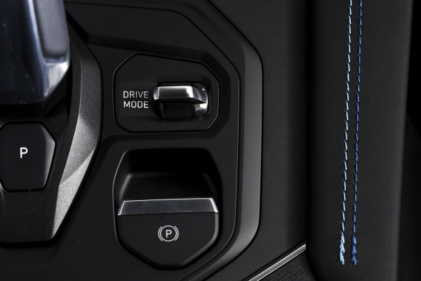 Lynk & Co 01 1.5 PHEV 261PK MY24 | Blackpakket | Donkere hemel | 7.4 kWh Boordlader | Stoel-+Stuurverw. | 360 Camera | S/K-panodak | Adapt. Cruise | Memory | Elek. klep | LM 20" | 1230