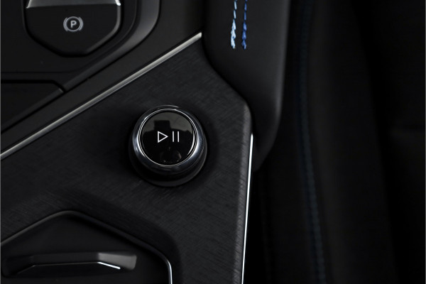 Lynk & Co 01 1.5 PHEV 261PK MY24 | Blackpakket | Donkere hemel | 7.4 kWh Boordlader | Stoel-+Stuurverw. | 360 Camera | S/K-panodak | Adapt. Cruise | Memory | Elek. klep | LM 20" | 1230