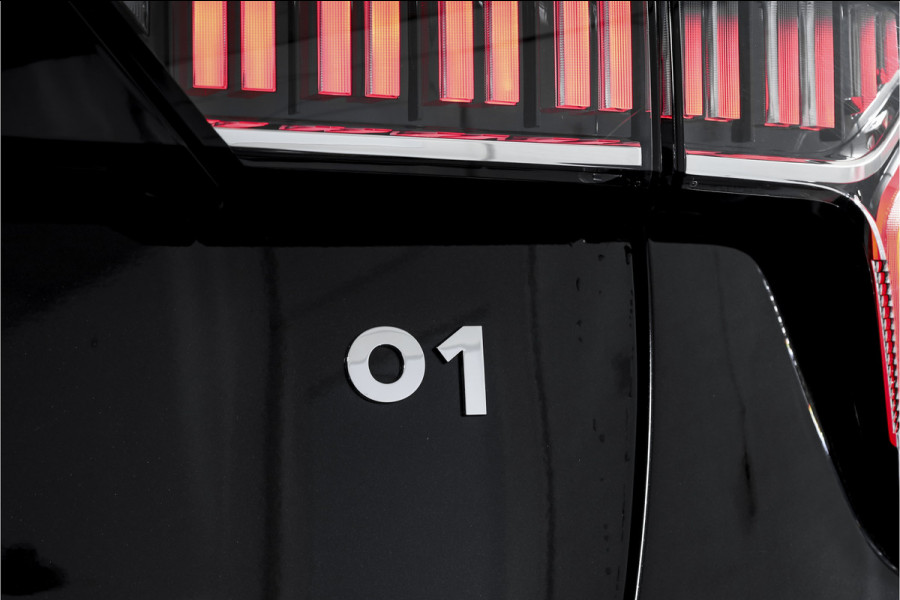 Lynk & Co 01 1.5 PHEV 261PK MY24 | Blackpakket | Donkere hemel | 7.4 kWh Boordlader | Stoel-+Stuurverw. | 360 Camera | S/K-panodak | Adapt. Cruise | Memory | Elek. klep | LM 20" | 1230