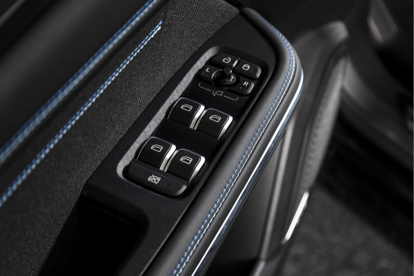 Lynk & Co 01 1.5 PHEV 261PK MY24 | Blackpakket | Donkere hemel | 7.4 kWh Boordlader | Stoel-+Stuurverw. | 360 Camera | S/K-panodak | Adapt. Cruise | Memory | Elek. klep | LM 20" | 1230