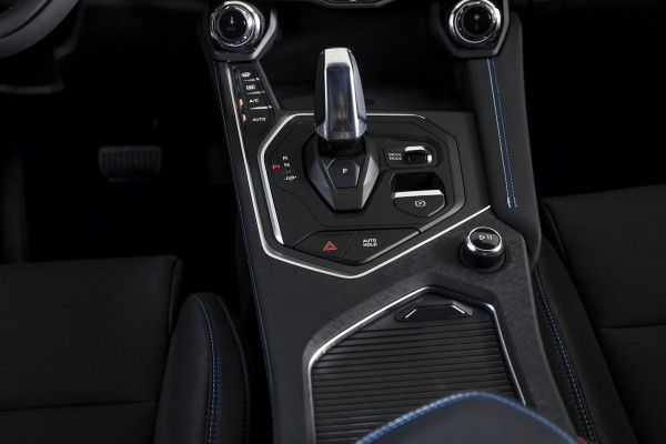 Lynk & Co 01 1.5 PHEV 261PK MY24 | Afn. Trekhaak | Donkere hemel | 7.4 kWh Boordlader | Stoel-+Stuurverw. | 360 Camera | S/K-panodak | Adapt. Cruise | Memory | Elek. klep | LM 20" | 0933