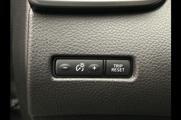 Nissan QASHQAI 1.2 Tekna Leder Navigatie Panoramadak Stoelverwarming Keyless Lane Assist Trekhaak Cruise Climate Control