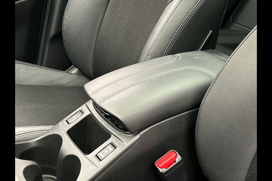 Nissan QASHQAI 1.2 Tekna Leder Navigatie Panoramadak Stoelverwarming Keyless Lane Assist Trekhaak Cruise Climate Control