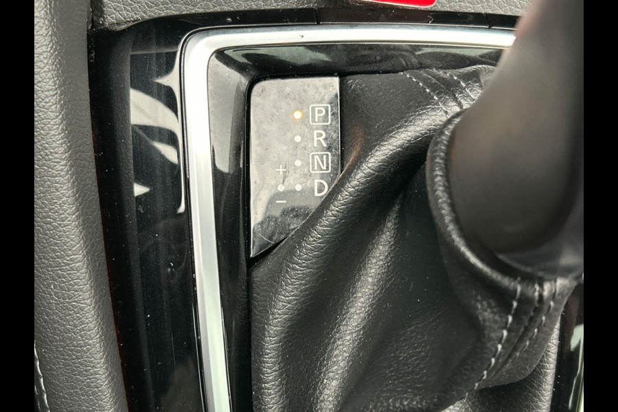 Nissan QASHQAI 1.2 Tekna Leder Navigatie Panoramadak Stoelverwarming Keyless Lane Assist Trekhaak Cruise Climate Control