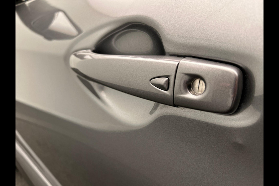 Nissan QASHQAI 1.2 Tekna Leder Navigatie Panoramadak Stoelverwarming Keyless Lane Assist Trekhaak Cruise Climate Control