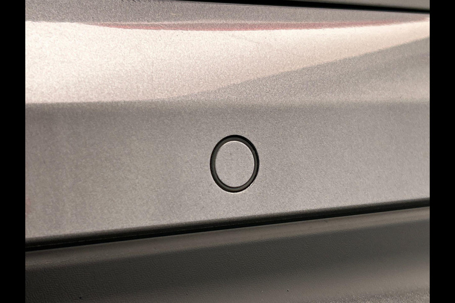 Nissan QASHQAI 1.2 Tekna Leder Navigatie Panoramadak Stoelverwarming Keyless Lane Assist Trekhaak Cruise Climate Control