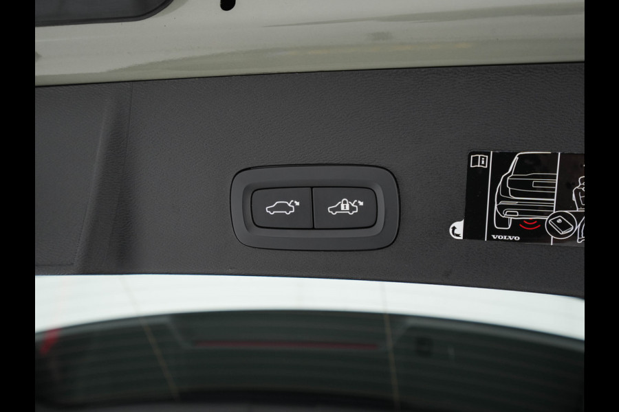 Volvo XC40 Recharge P8 AWD R-Design [ 3-Fase ] {SOH-90%} (INCL-BTW) Aut. *PANO | LEATHER-ALCANTARA | ADAPTIVE-CRUISE | DIGI-COCKPIT | FULL-LED | HARMAN/KARDON | CAMERA | NAVI-FULLMAP | ECC | PDC | KEYLESS | HEATED-SPORTSEATS | TOWBAR | 20''ALU*