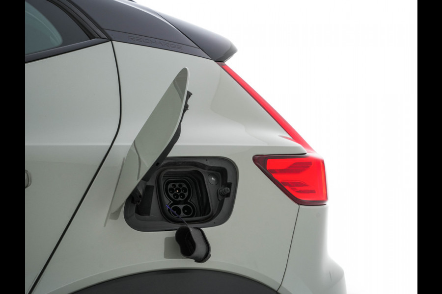 Volvo XC40 Recharge P8 AWD R-Design [ 3-Fase ] {SOH-90%} (INCL-BTW) Aut. *PANO | LEATHER-ALCANTARA | ADAPTIVE-CRUISE | DIGI-COCKPIT | FULL-LED | HARMAN/KARDON | CAMERA | NAVI-FULLMAP | ECC | PDC | KEYLESS | HEATED-SPORTSEATS | TOWBAR | 20''ALU*