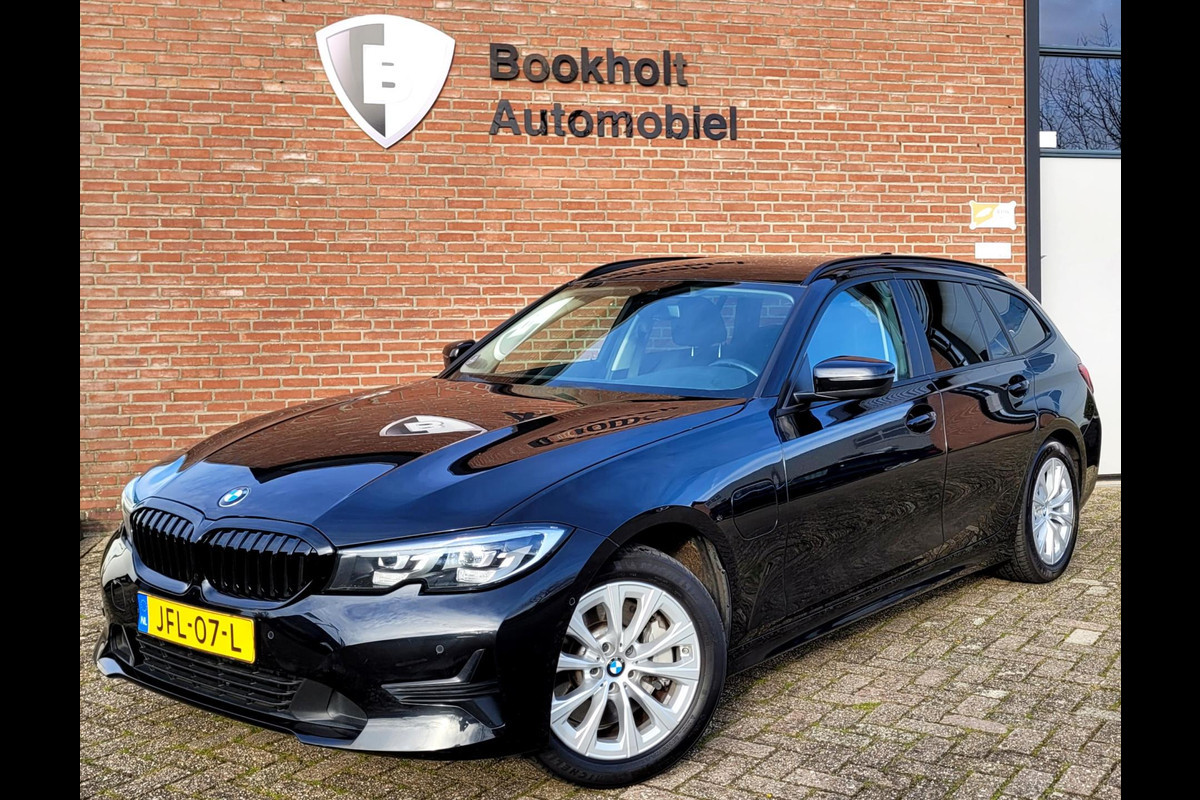 BMW 3 Serie Touring 330e 292PK Camera. Trekhaak, M-stuur, Carplay, DAB