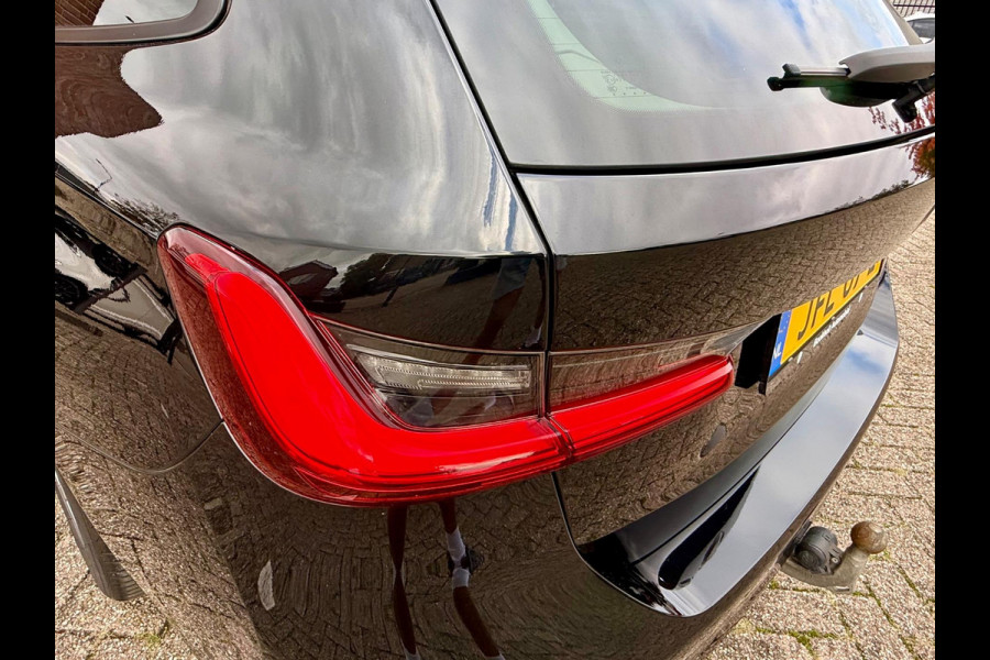 BMW 3 Serie Touring 330e 292PK Camera. Trekhaak, M-stuur, Carplay, DAB