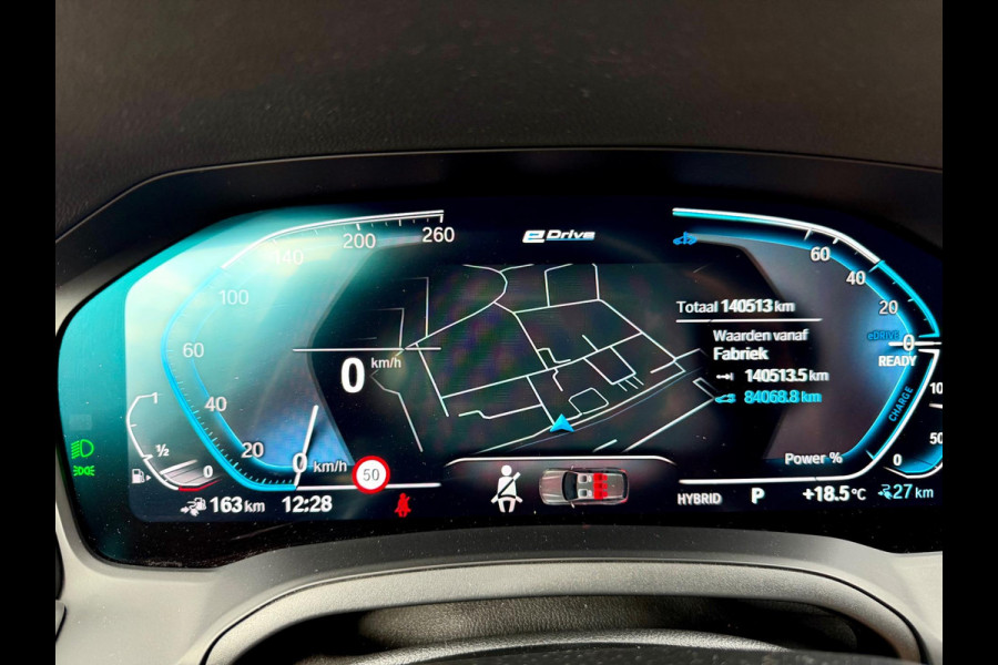 BMW 3 Serie Touring 330e 292PK Camera. Trekhaak, M-stuur, Carplay, DAB