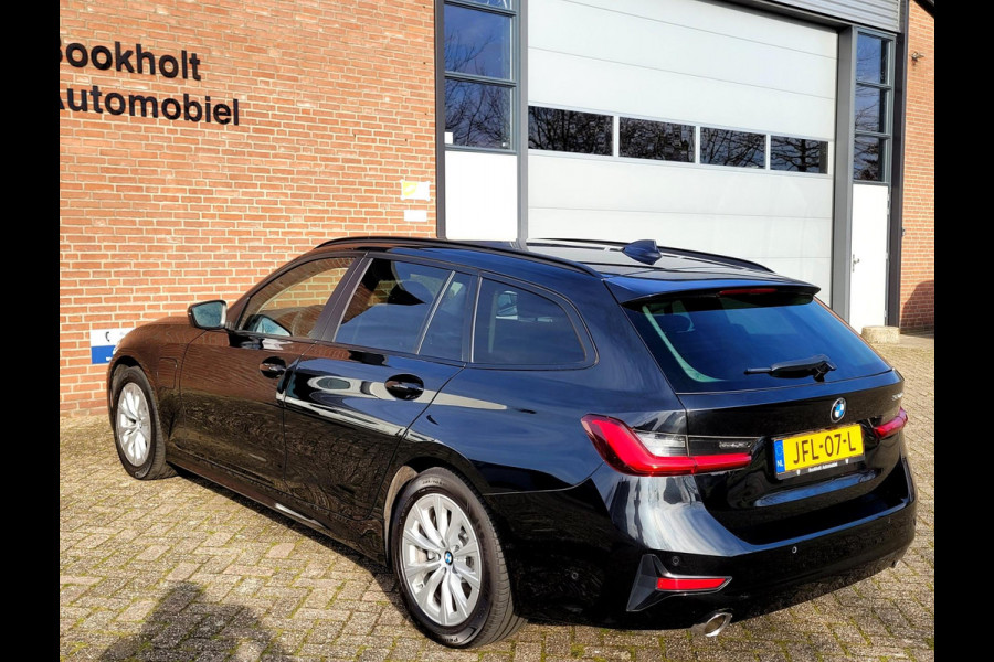 BMW 3 Serie Touring 330e 292PK Camera. Trekhaak, M-stuur, Carplay, DAB