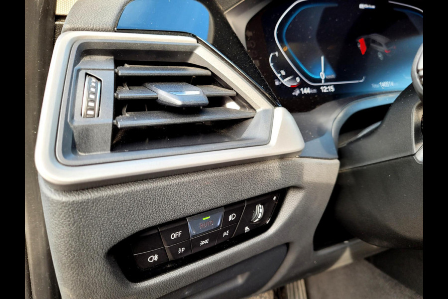 BMW 3 Serie Touring 330e 292PK Camera. Trekhaak, M-stuur, Carplay, DAB