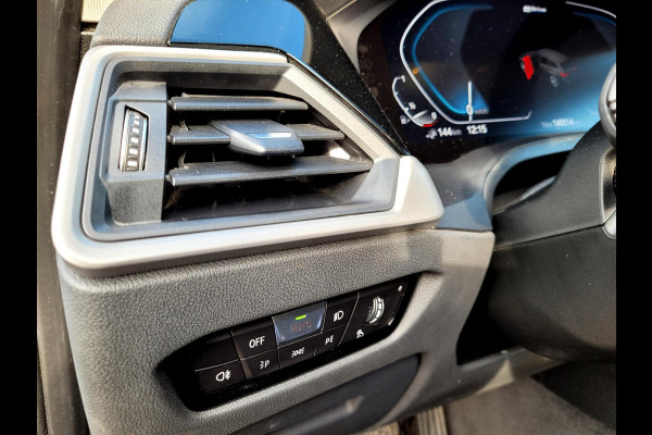 BMW 3 Serie Touring 330e 292PK Camera. Trekhaak, M-stuur, Carplay, DAB