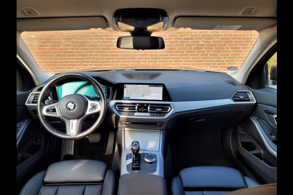 BMW 3 Serie Touring 330e 292PK Camera. Trekhaak, M-stuur, Carplay, DAB