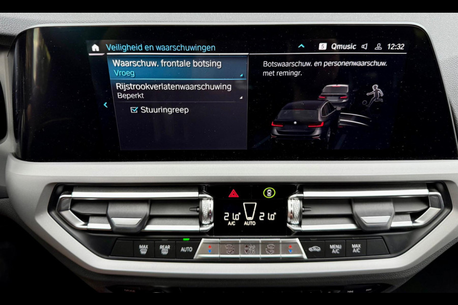 BMW 3 Serie Touring 330e 292PK Camera. Trekhaak, M-stuur, Carplay, DAB