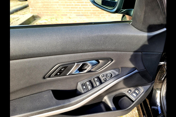 BMW 3 Serie Touring 330e 292PK Camera. Trekhaak, M-stuur, Carplay, DAB