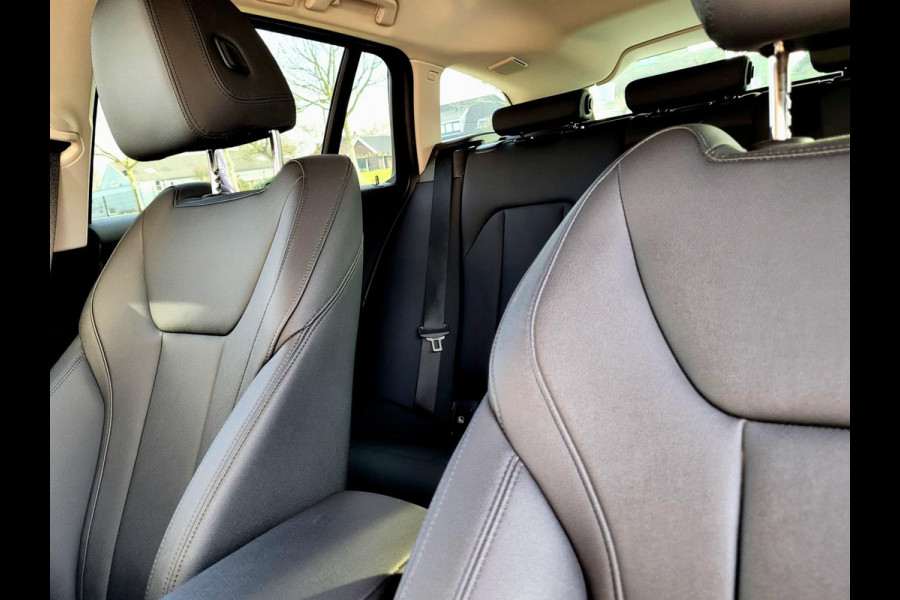 BMW 3 Serie Touring 330e 292PK Camera. Trekhaak, M-stuur, Carplay, DAB