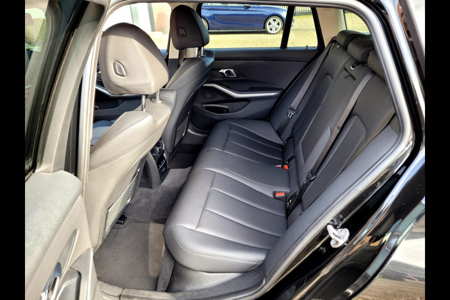 BMW 3 Serie Touring 330e 292PK Camera. Trekhaak, M-stuur, Carplay, DAB