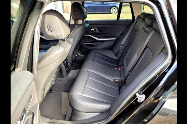 BMW 3 Serie Touring 330e 292PK Camera. Trekhaak, M-stuur, Carplay, DAB